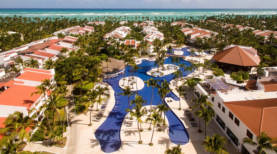 Occidental Punta Cana family-friendly all-inclusive resort with tropical pools, beachfront setting, and lush gardens in Punta Cana, Dominican Republic.