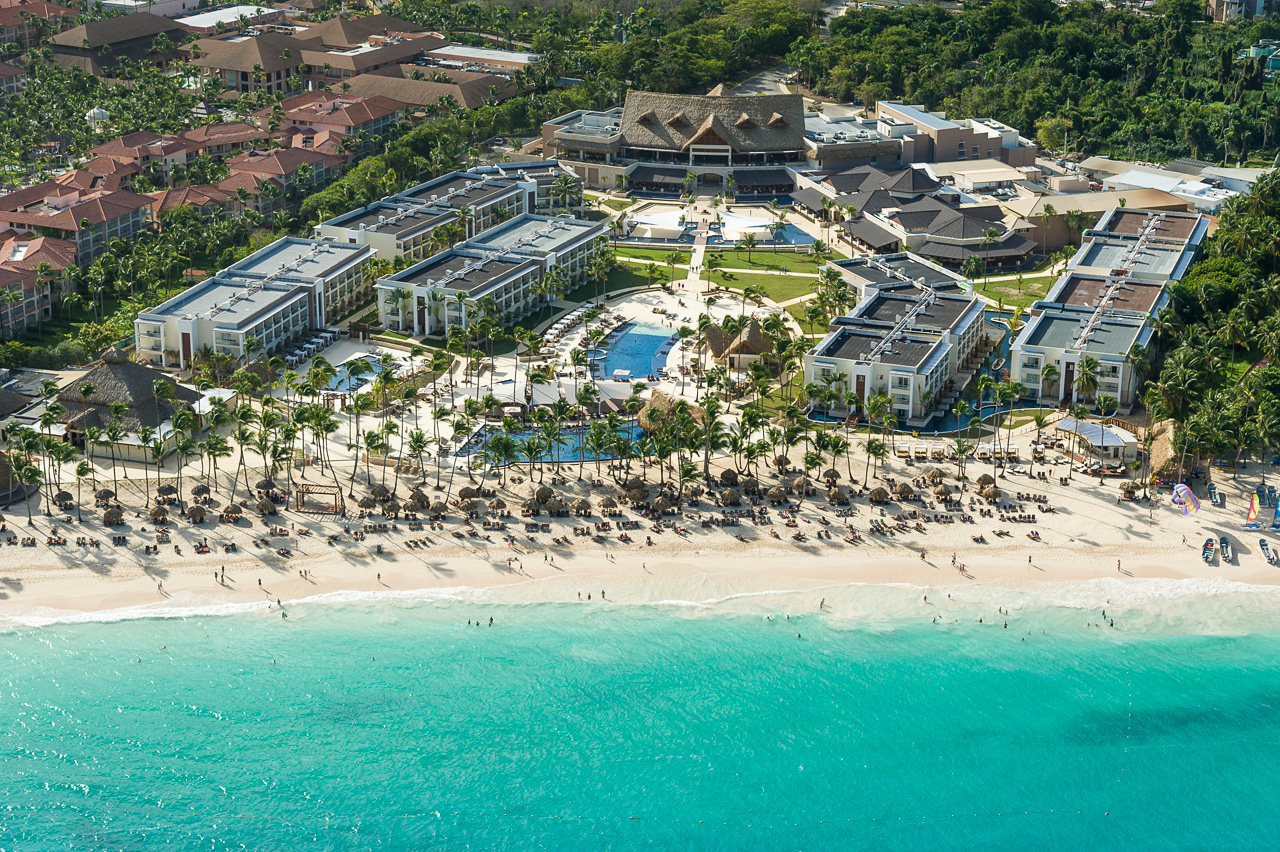 Royalton Punta Cana family-friendly all-inclusive resort with expansive pools, waterpark, and casino in Bavaro Beach.
